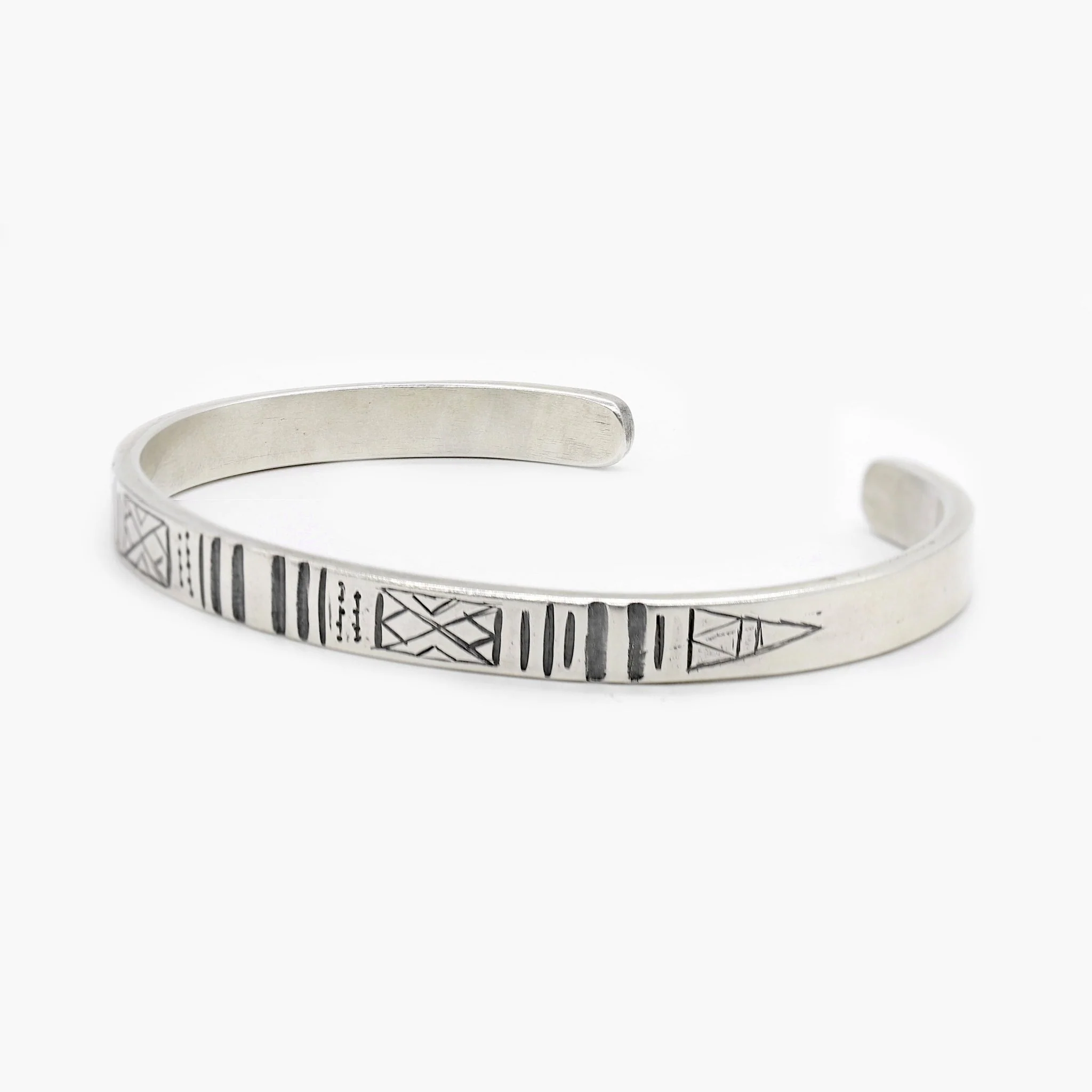 Hand-forged "Navajo" Silver Bangle - Image 2