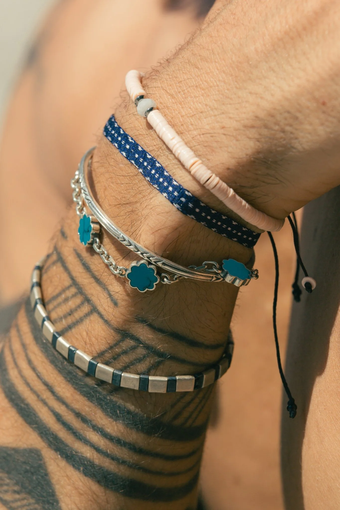 Multi Daisies Sterling Silver Chain Bracelet With Arizona Turquoise - Image 2